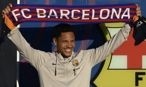 Vitor Roque hé lộ thông điệp của HLV Xavi