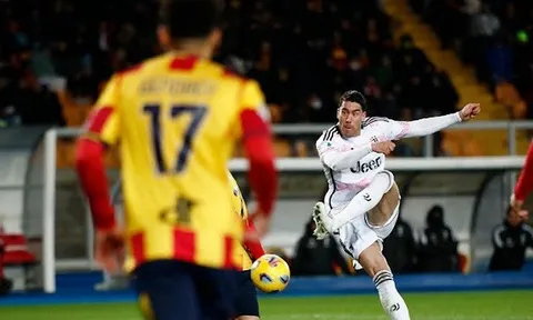 Vlahovic lập cú đúp, Juventus chiếm ngôi đầu