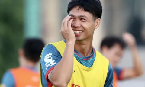 Công Phượng cười tươi rói, tập sung cùng tuyển Việt Nam