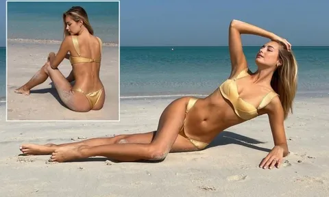 Vợ Graziano Pelle đốt mắt với bikini bốc lửa