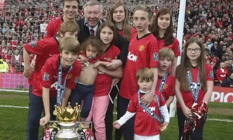 Vợ qua đời, Sir Alex mua nhà mới để ở gần con cháu
