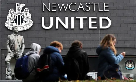 Với 4 ngôi sao Man Utd, hình hài Newcastle sẽ ra sao?