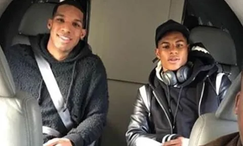 Vừa bị thẻ đỏ, Rashford đón thêm hung tin của anh trai