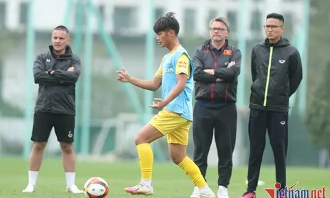 'Vua giải trẻ' Quốc Việt lỡ cơ hội ra mắt HLV Philippe Troussier