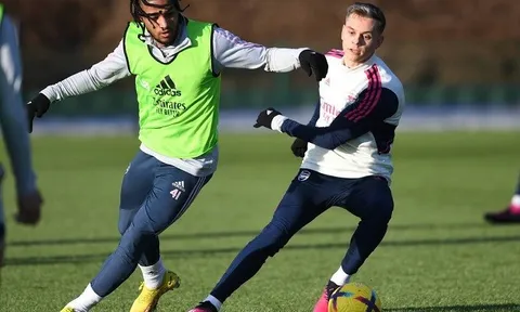 Vừa ra mắt Arsenal, Trossard đã lao đến sân tập