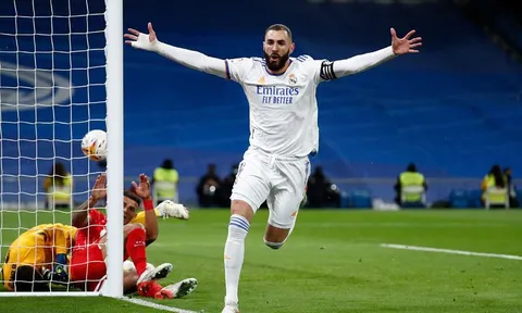 Vượt mặt Henry, Benzema phá vỡ im lặng