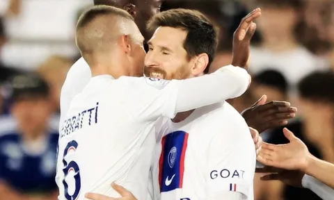 Vượt Ronaldo, Messi đi vào lịch sử