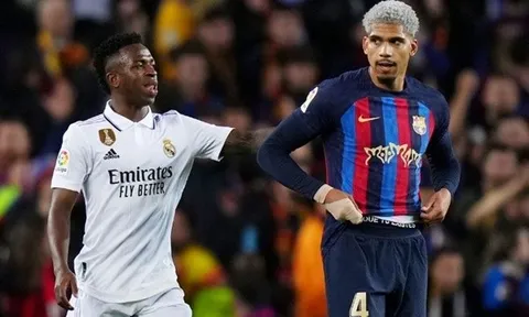 Cử chỉ đẹp của Vinicius sau khi khiến hậu vệ Barca phản lưới
