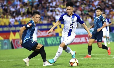 Trọng tài lại sai sót, bỏ lỗi việt vị cầu thủ SLNA