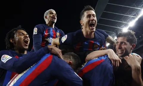Vết gợn trong chiến thắng của Barca