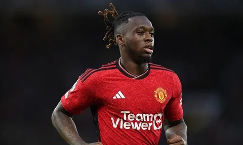 Ten Hag báo tin buồn về Wan-Bissaka
