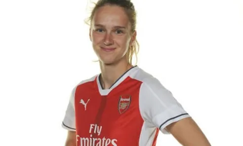 Sao Arsenal gợi cho Ian Wright nhớ đến Bergkamp