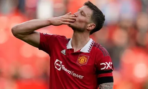 Man Utd gây choáng cho CĐV với 'cú lừa' Weghorst?