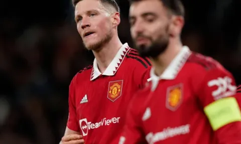Schmeichel nêu tên bản hợp đồng kỳ quặc của Man United