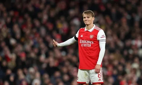 Wenger thán phục sao Arsenal