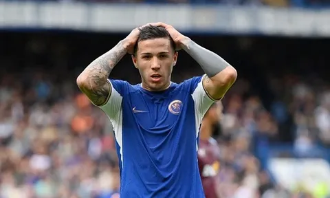 Thua tệ hại, Chelsea 'nổ đom đóm mắt' vì trọng tài