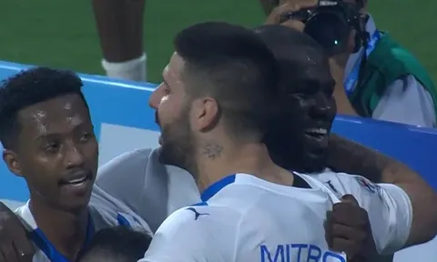 Đại gia Ấn độ suýt gây sốc cho Mitrovic và đồng đội