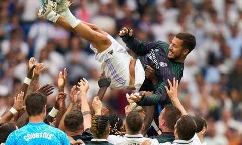 Hành động đẹp của cầu thủ Real trong ngày chia tay Hazard
