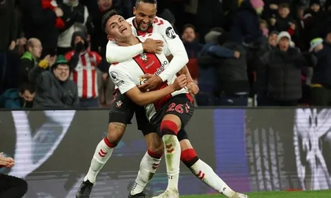 Vị trí bét bảng Premier League đổi chủ sau gần 4 tháng