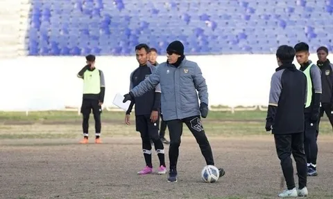 Sân tập của U20 Indonesia bị ví như 'chuồng bò'