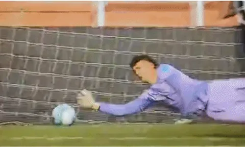 Thủ môn mắc sai lầm ngớ ngẩn khiến đội nhà bị loại ở U20 World Cup