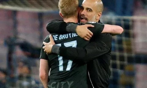 Phản ứng của Guardiola khi bị De Bruyne quát