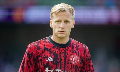Xác nhận: Van de Beek nhận cú sốc từ Man United