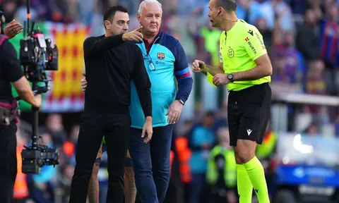 Xavi: "Ông ấy đã mất kiểm soát trận đấu"