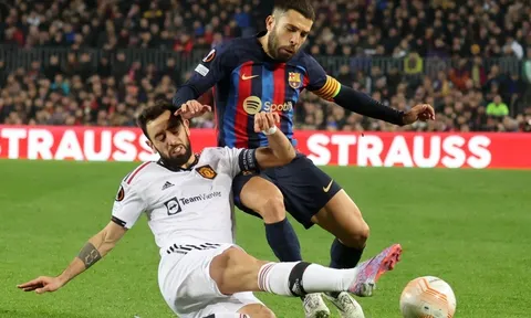 Xavi áp dụng chiến thuật mới trước MU?
