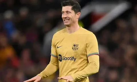 Xavi đưa ra lời khuyên để giúp đỡ Lewandowski
