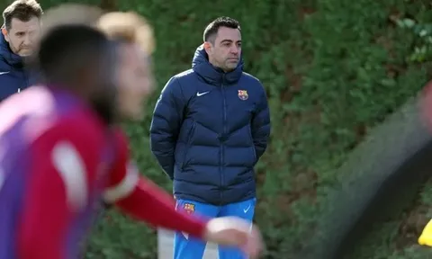 Xavi lộ rõ vẻ căng thẳng trước trận chiến sinh tử với Bayern Munich