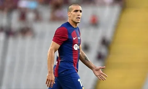 Xavi ra quyết định với Oriol Romeu