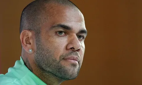 Xavi sốc khi Dani Alves bị bắt