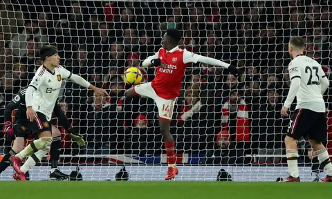 Xếp hạng 10 hậu vệ hay nhất Premier League: Arsenal, M.U chiếm trọn