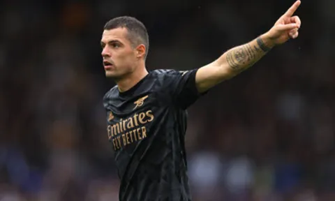Trụ cột Arsenal bỏ tập