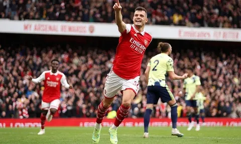 Phản ứng của Piers Morgan khi Arsenal hủy diệt Leeds