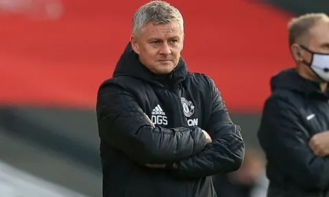 XONG! Fabrizio Romano lên tiếng, đã rõ hậu vệ phải Man Utd theo đuổi