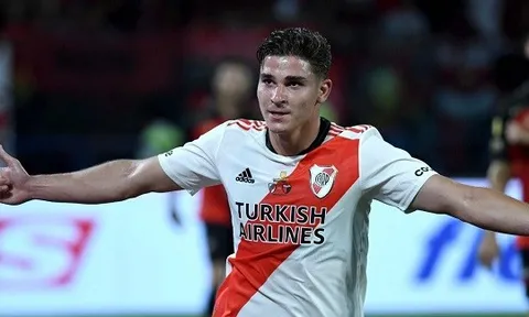 Xuất hiện đối trọng nặng ký của Man Utd trong vụ Julian Alvarez