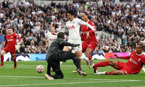 Xuất hiện kẻ hủy diệt VAR ở Premier League