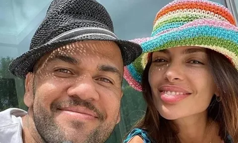 Vợ Dani Alves xóa hết ảnh chụp cùng chồng