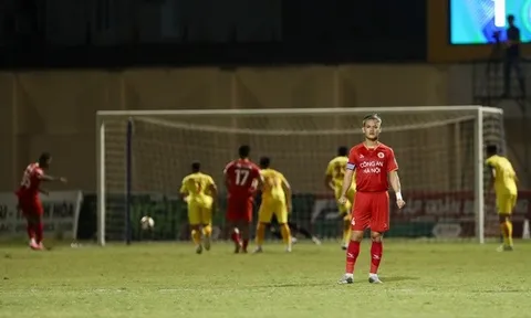 Hồ Tấn Tài không dám xem đồng đội đá penalty