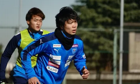 Công Phượng lại làm khó HLV Troussier