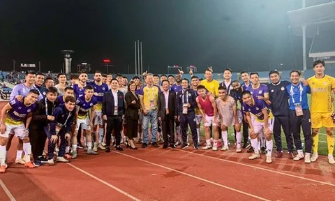 Chi tiền tỷ, bầu Hiển thưởng nóng Hà Nội FC sau "cơn địa chấn"