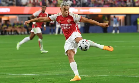 Neville thán phục cầu thủ xuất sắc của Arsenal