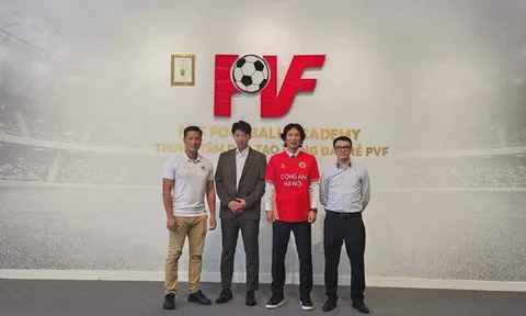 Dẫn dắt nhà vô địch V-League, HLV Hàn Quốc nhận lời cảnh báo