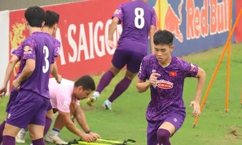 Bị chê "thích thể hiện", Đình Bắc phản ứng trên sân tập U23 Việt Nam
