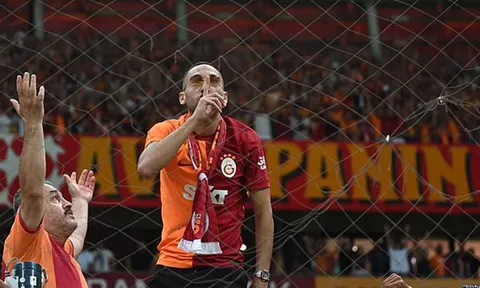 Ziyech cuối cùng đã có mặt ở bến đỗ mới