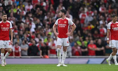Chạm bóng ít hơn cả Raya, thảm họa tuyến giữa Arsenal lộ diện