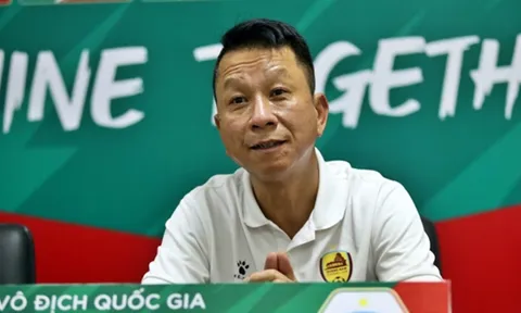 "Trọng tài bắt như vậy chúng tôi không đá được"