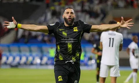 Benzema liên tục lập công trong màu áo mới